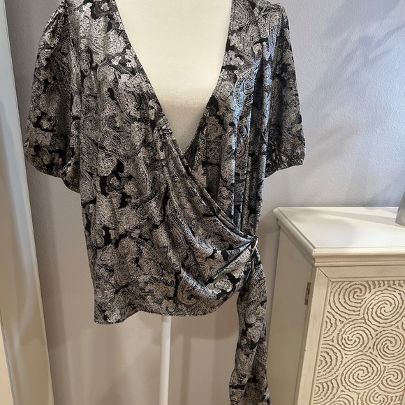 Michael Kors Womens Foil Paisley Wrap Blouse - Picture 11 of 16